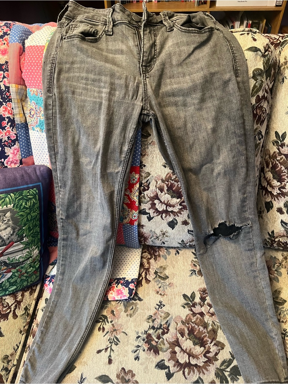 Old Navy Gray Skinny Jeans with Distressed Knee